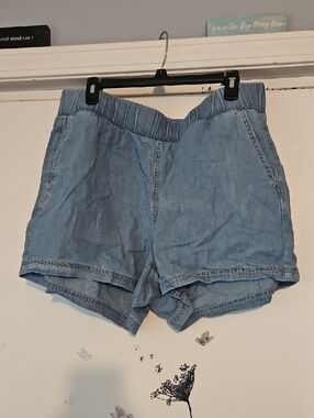 torrid Light Blue Chambray Elastic-Waist Jean Shorts